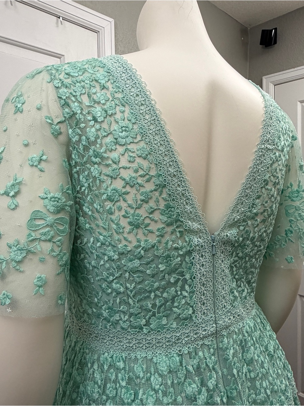 Needle & Thread Mint Green/Aqua Embroidered Lace Maxi Dress - Size 16 NWT - Picture 6 of 11